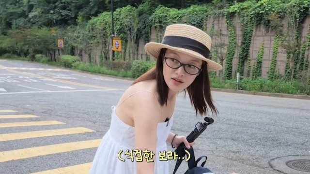 황보라가 어린 아들의 예상치 못한 행동에 놀란 뒤 미아 방지 등록에 나서는 모습을 공개했다. / 유튜브 채널 '황보라 보라이어티'