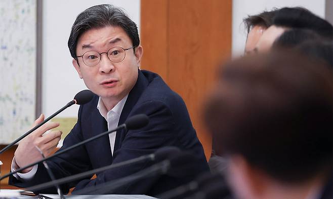 이억원 금융위원장이 21일 청와대에서 열린 이재명 대통령 주재 국무회의에서 발언하고 있다. 연합뉴스