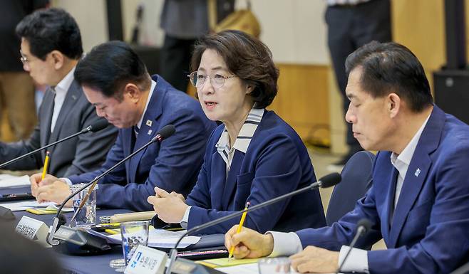 ▲ 22일 오전 수원특례시 영통구 경기도경제과학진흥원에서 열린 민선9기 도지사시장•군수 간담회에서 추미애 지사가 모두발언을 하고 있다./전광현 기자 maggie@incheonilbo.com