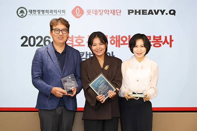 왼쪽부터 김완호 회장, 피아비 대표, 장혜선 이사장