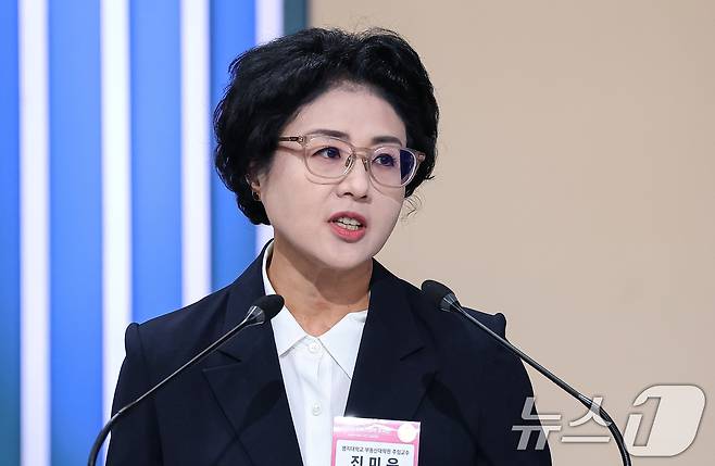 진미윤 명지대학교 교수가 23일 서울 여의도 KBS 별관에서 열린 부동산정책 국민 대토론회에서 주택공급 확대 및 전월세 시장 안정방안에 대한 발제를 하고 있다. 2026.7.23 ⓒ 뉴스1 허경 기자