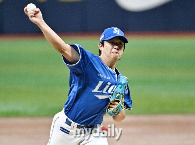 23일 오후 서울 고척스카이돔에서 진행된 '2026 프로야구 KBO리그' 키움히어로즈와 삼성라이온즈의 경기. 삼성 선발투수 양창섭이 역투하고 있다./고척=송일섭 기자 andlyu@mydaily.co.kr