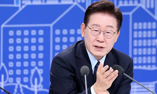 이재명 대통령이 23일 서울 여의도 KBS 별관에서 열린 부동산정책 국민 대토론회에서 발언하고 있다. 뉴시스