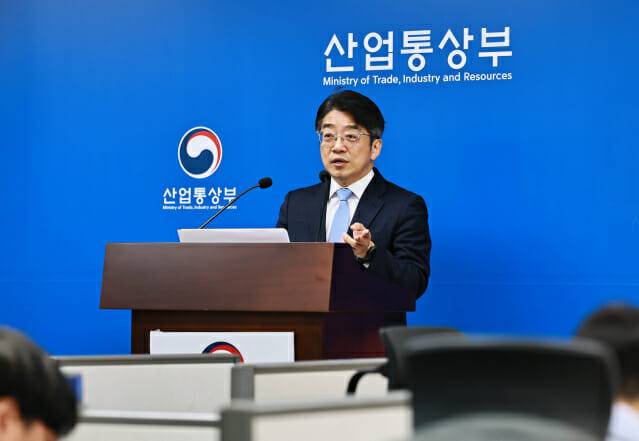 양기욱 산업통상부 산업자원안보실장이 7일 중동전쟁 대응본부 일일 브리핑을 하고 있다.