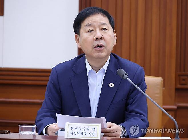 구윤철 부총리, 민생물가 특별관리 관계장관 TF 주재 (서울=연합뉴스) 안정원 기자 = 구윤철 부총리 겸 재정경제부 장관이 24일 서울 종로구 정부서울청사에서 열린 민생물가 특별관리 관계장관 태스크포스(TF)를 주재하고 있다. 2026.7.24 jeong@yna.co.kr