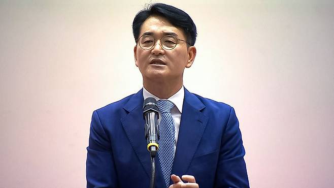 '정치와 미래' 강연에서 발언하는 박용진 대통령직속 규제합리화위원회 부위원장