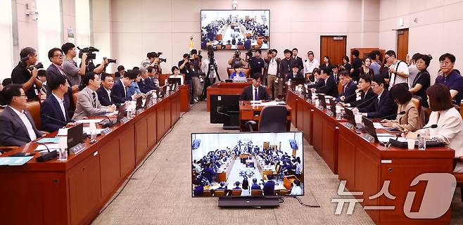 27일 오전 서울 여의도 국회에서 여야 의원들이 전원 참석한 가운데 법제사법위원회 전체회의가 열리고 있다. 2026.7.27 ⓒ 뉴스1 김민지 기자
