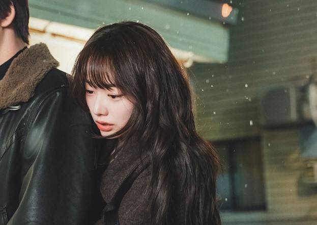 ‘내일도 출근!’ 강미나♥원규빈, 눈물의 포옹 포착 (제공: tvN 월화드라마 ‘내일도 출근!’)