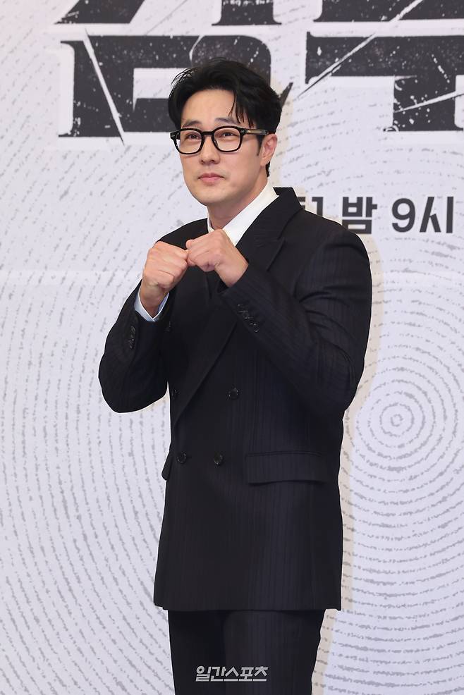 배우 소지섭이 25일 오후 서울 양천구 SBS에서 열린 SBS 금토드라마 '김부장' 제작발표회에 참석해 포토타임을 갖고 있다. 서병수 기자 qudtn@edaily.co.kr /2026.06.25/