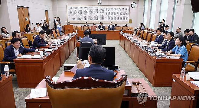 국회 법사위 법안심사제1소위원회 (서울=연합뉴스) 이동해 기자 = 김승원 소위원장이 27일 국회에서 열린 법제사법위원회 법안심사제1소위원회에서 의사 진행을 하고 있다. 2026.7.27 eastsea@yna.co.kr