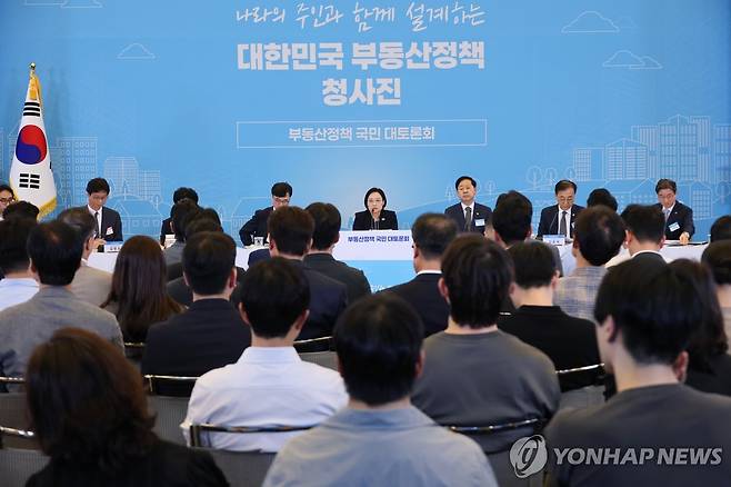 부동산정책 국민 대토론회, 발언하는 한성숙 국무총리 (서울=연합뉴스) 안정원 기자 = 한성숙 국무총리가 27일 서울 중구 대한상공회의소 국제회의장에서 열린 부동산정책 국민 대토론회에 참석, 발언하고 있다. 2026.7.27 jeong@yna.co.kr