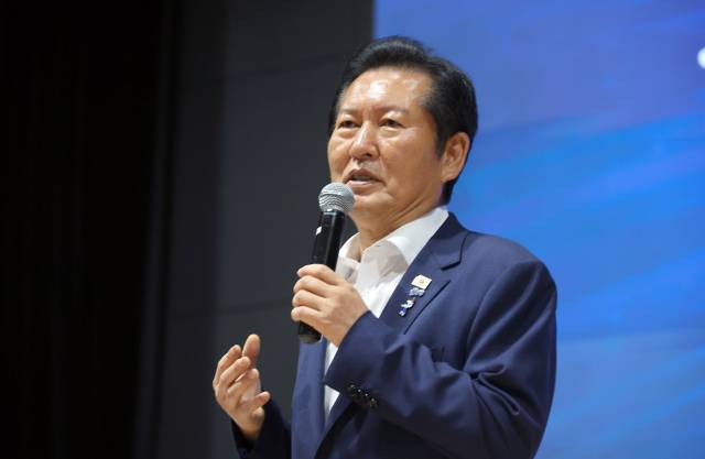 ▲더불어민주당 정청래 당 대표 후보가 28일 전북 전주시 전주대학교에서 열린 전국여성비전포럼 결의대회에서 발언하고 있다. ⓒ연합뉴스