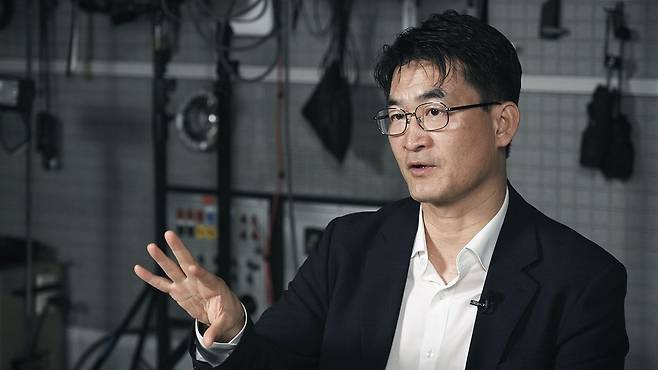 지난 6일 최병천 신성장경제연구소 소장이 중앙일보 VOICE 시리즈와 인터뷰하고 있다.