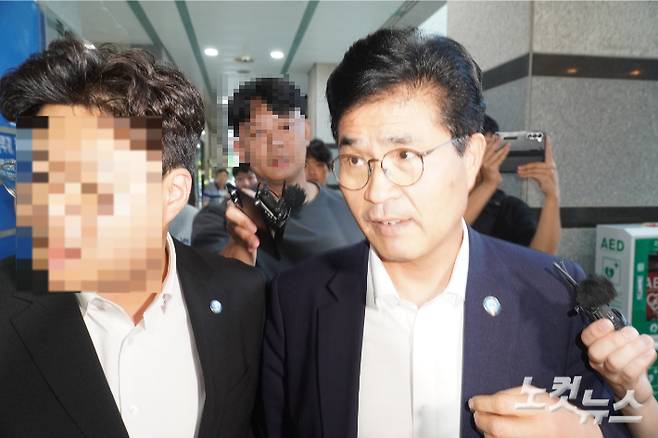 29일 허위사실공표 혐의로 수사를 받는 이원택 전북도지사가 전북경찰청에 출석했다. 심동훈 기자