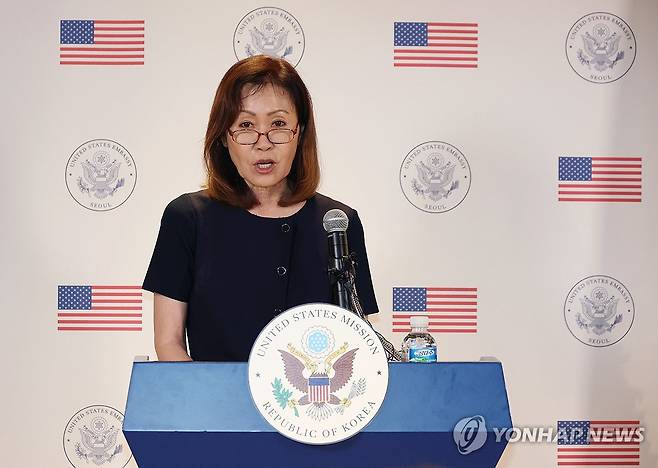 성명 발표하는 미셸 스틸 주한미국대사 (영종도=연합뉴스) 신준희 기자 = 주한미국대사에 부임한 미셸 스틸 대사가 30일 인천국제공항을 통해 한국에 도착, 2터미널 행사장에서 성명 발표를 하고 있다. 2026.7.30 hama@yna.co.kr