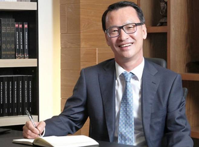 에넥스 창업주 2세인 박진규 회장 일가가 보유 중인 지분 전량과 경영권을 매각하는 계약을 체결했다. / 에넥스