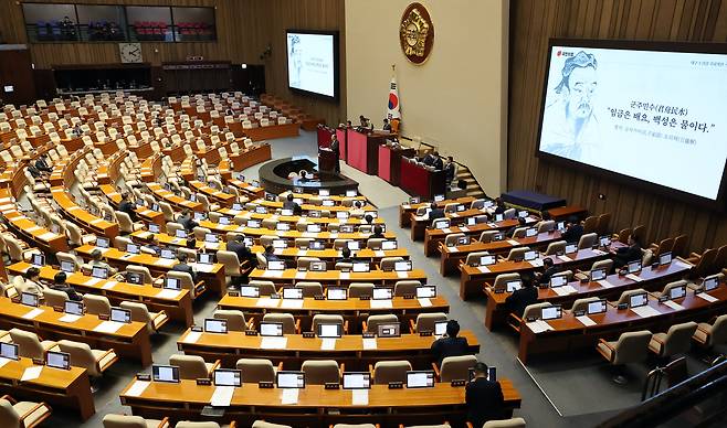 국민의힘 주호영 의원이 30일 국회에서 열린 7월 임시국회 제3차 본회의에서 형사소송법 개정안에 대한 무제한 토론(필리버스터)을 하고 있다. /연합뉴스