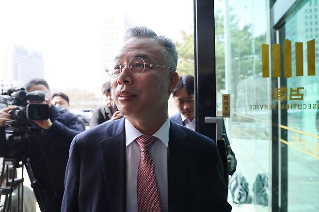 지난 2월 26일 조은석 특별검사를 예방하기 위해 서울고검 청사로 들어가는 2차 종합특검팀 권창영 특검. 연합뉴스