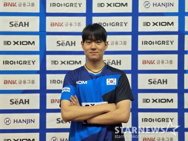 한국 탁구 오준성이 30일 충북 진천체육관에서 열린 2026 아시안게임 공개 훈련을 마치고 취재진과 인터뷰에 응했다. /사진=김동윤 기자
