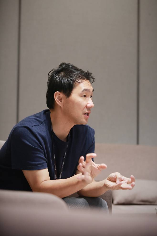 김태수 마이크로소프트 보안 연구 담당 부사장이 최근 서울 삼성동 코엑스에서 AI 시대 보안 환경의 변화에 대해 설명하고 있다. 사진 제공=한컴