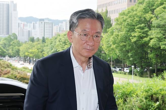 정성호 법무부 장관이 30일 정부과천청사 법무부로 출근하고 있다. 연합뉴스