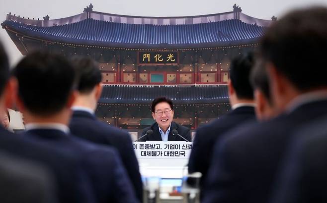 이재명 대통령이 4일 청와대 영빈관에서 열린 노동부·중기부·공정위 등에 대한 부처업무보고에서 발언하고 있다. 2026.8.4 연합뉴스