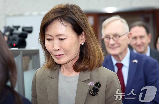 미셸 스틸 신임 주한미국대사가 4일 오후 서울 종로구 정부서울청사 별관에서 조현 외교부 장관과 접견을 마치고 이동하고 있다. 2026.8.4 ⓒ 뉴스1 김명섭 기자
