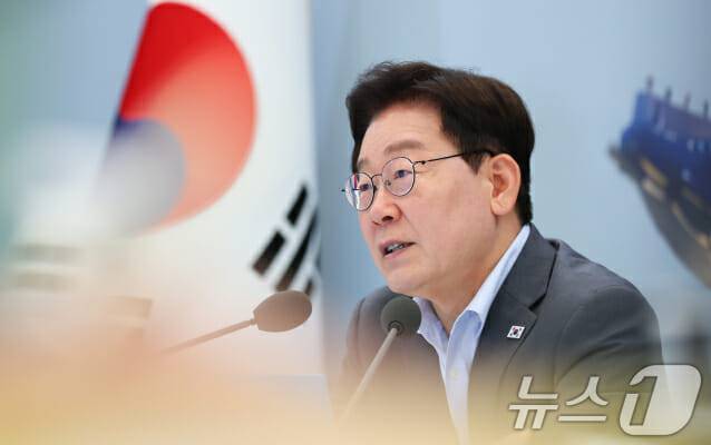 이재명 대통령이 부처 업무보고를 주재하고 있다. (사진=뉴스1)