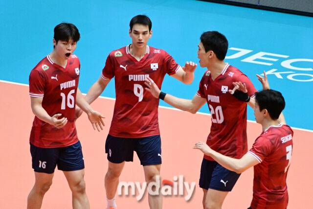 대한민국 배구 대표팀 정한용이 26일 오후 충북 제천실내체육관에서 ‘대한민국 배구국가대표팀 평가전 2026 제천’ 브라질과의 3차전 경기에서 환호하고 있다./마이데일리