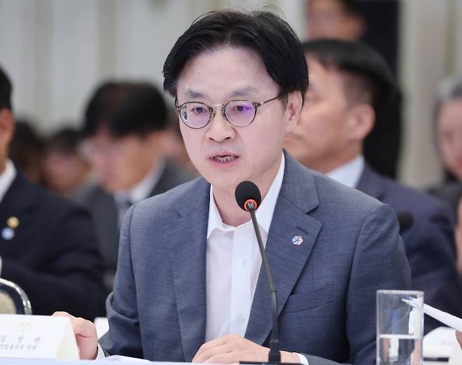업무보고하는 김정관 산업부 장관 - 김정관 산업부 장관이 4일 청와대 영빈관에서 열린 이재명 대통령 주재 부처 업무보고에서 보고하고 있다. 청와대통신사진기자단