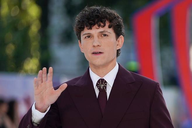 <yonhap photo-2344=""> Tom Holland poses for photographers upon arrival at the Spider-Man: Brand New Day premiere in London, England, Wednesday, July 29, 2026. (Photo by Alberto Pezzali/Invision/AP) 072926133070, 21334631,/2026-07-30 04:32:00/<저작권자 ⓒ 1980~2026 ㈜연합뉴스. 무단 전재 재배포 금지, AI 학습 및 활용 금지></yonhap>