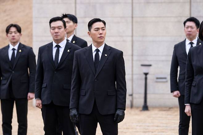 이동하는 시즌2에 대해 "아직 잘 모르지만 다시 만나게 되면 너무 좋고 행복할 것 같다"며 "원작에서는 죄를 회개하기 위해 남실장이 박진철 밑으로 들어가는데 또 다른 남실장을 보여주면 좋지 않을까라는 소망이 있다"고 밝혔다. SBS 제공