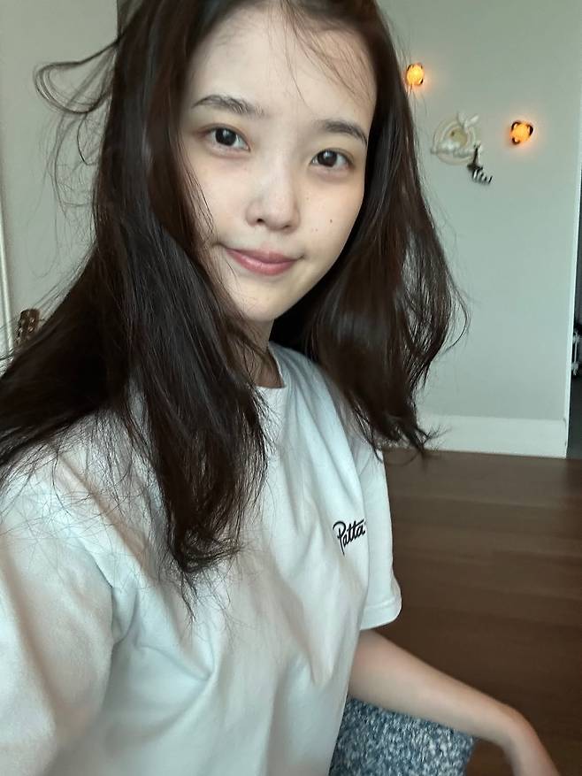 아이유 SNS
