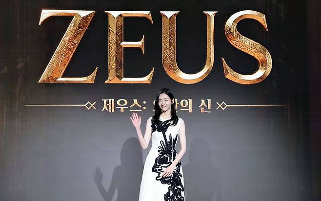 '제우스 오만의 신 쇼케이스'에 참석한 배우 박지현. 컴투스 제공
