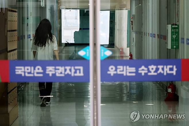 합수본, 서울시선관위 압수수색 (서울=연합뉴스) 임화영 기자 = 중앙선거관리위원회의 투표 통계 조작 사태를 수사하는 검경 합동수사본부가 통계 조작이 의심되는 서울·경기 지역에 대한 추가 압수수색에 나섰다. 사진은 이날 압수수색이 진행 중인 서울시선관위. 2026.8.7 hwayoung7@yna.co.kr