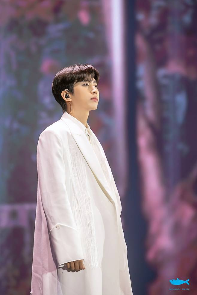 임영웅, 데뷔 10주년..기록 넘은 감동 '국민가수 금자탑'