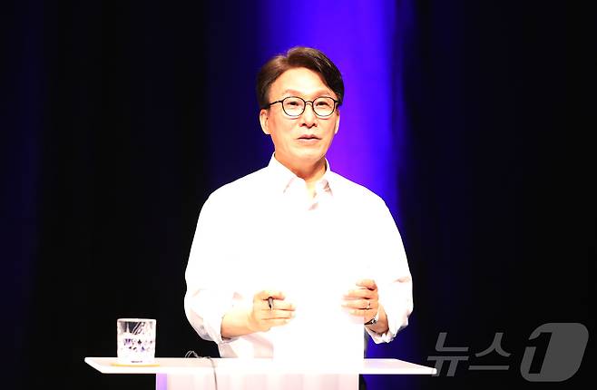 전남광주통합특별시 서구 KBC 광주방송에서 10일 열린 더불어민주당 당대표 후보 TV 토론회에서 김민석 후보가 발언하고 있다. 2026.8.10 ⓒ 뉴스1 안재영 기자