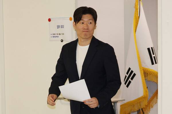 ▲ 차기 대한축구협회장 선거인단이 기존 200명 이내에서 2만 명 이상으로 대폭 확대될 전망이다. 박지성 K-축구 혁신위원회 공동위원장은 외부 반발에도 개혁 기조를 흔들림 없이 이어가겠다는 뜻을 분명히 했다. ⓒ 연합뉴스