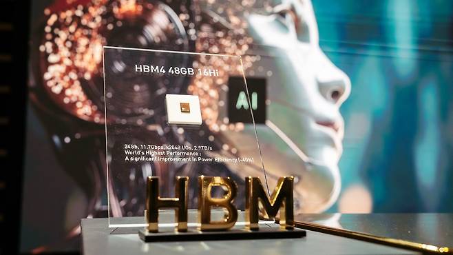SK하이닉스의 'HBM4' 제품 모습.(SK하이닉스 제공)/뉴스1