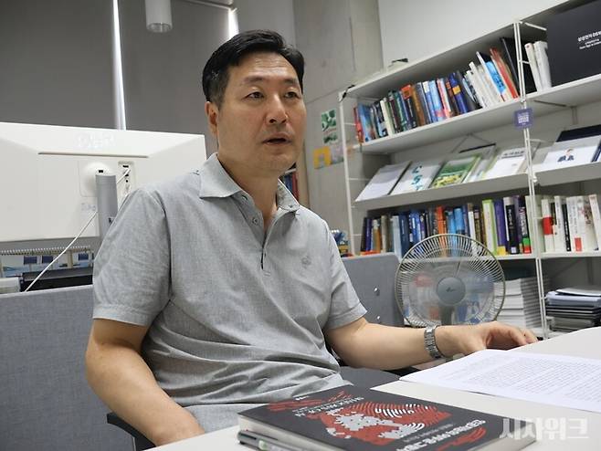 김창익 교수의 연구는 'AI와 환경'을 관통하는 주제라고 볼 수 있다. 그는 "환경 분야의 AI기술은 '환경을 개선하는 AI'와 '환경친화적 AI'의 두 가지 기술 분야가 있다"며 "AI를 환경 분야에 적용하면서도 동시에 환경의 부담을 줄일 수 있는 기술을 연구하고자 했다"고 말했다. / 사진=박설민 기자