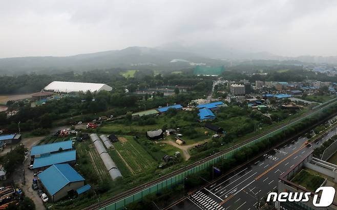 경기 구리시 갈매더샵나인힐스 아파트에서 바라본 서울 노원구 태릉골프장 일대. ⓒ 뉴스1 구윤성 기자