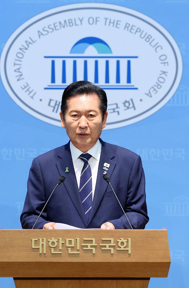 정청래 더불어민주당 당대표 후보가 12일 서울 여의도 국회 소통관에서 현안 관련 기자회견을 하고 있다. 2026.08.12. 뉴시스