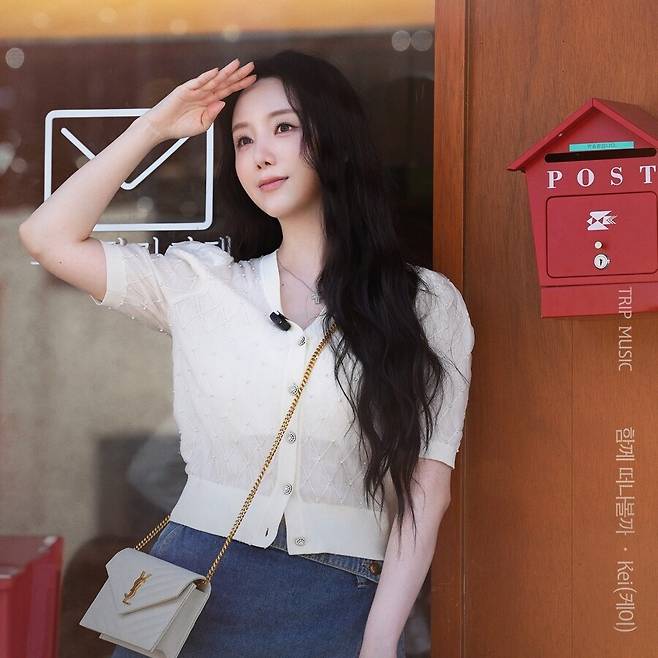 ▲ 여행의 설레는 마음을 담은 청량한 여름 노래 '함께 떠나볼까'를 부른 케이. 제공|스튜디오:D