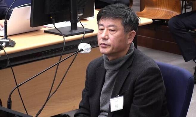 12·3 비상계엄의 ‘비선’으로 불리는 노상원 전 국군정보사령관이 법정에 증인으로 출석해 있는 모습. 서울중앙지법 제공