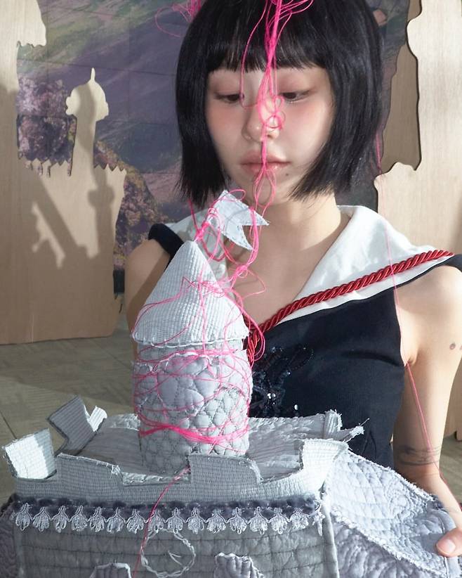 솔로 활동과 트와이스 그룹 활동 병행을 예고한 채영. 본인 인스타그램 계정