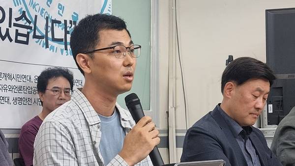 ▲2023년 6월23일 장진영 사진작가가 서울 프레스센터에서 열린 여권법 위헌법률 심판 제청 기자회견에서 발언하고 있다. 사진=금준경 기자