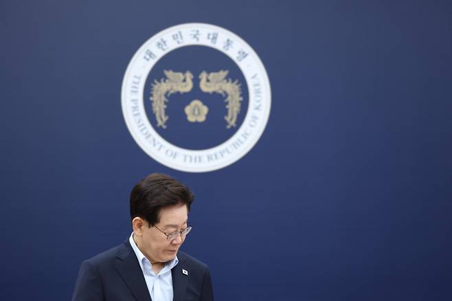 이재명 대통령이 11일 정부세종청사에서 열린 국무회의에 입장하고 있다. / 사진=뉴시스
