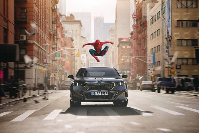 영화 스파이더맨에 등장한 BMW 차량.(사진=BMW코리아)