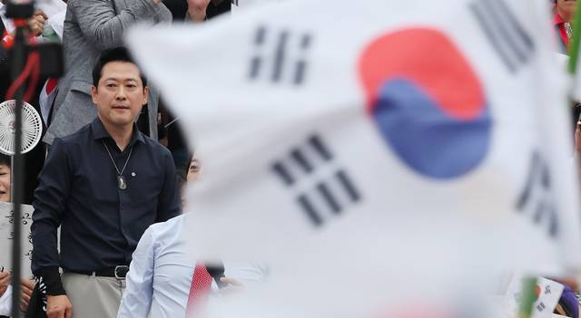 장동혁 국민의힘 대표가 광복절인 15일 서울 송파구 올림픽공원 핸드볼경기장에서 열린 투표 용지 부족 사태 관련 참정권 수호 집회에 참석하고 있다. 뉴시스