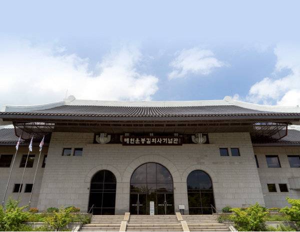 서울 서초구 매헌시민의숲에 자리한 매헌윤봉길의사기념관. 홍중식 기자